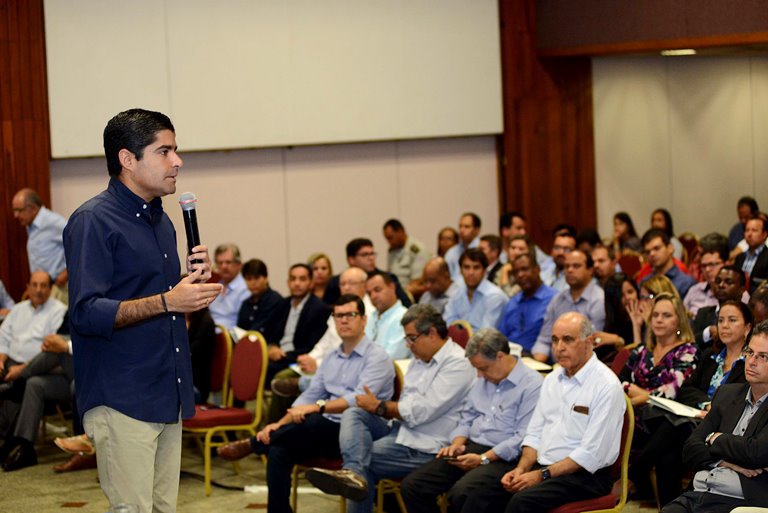 ACM Neto recomenda que novos prefeitos apertem o cinto