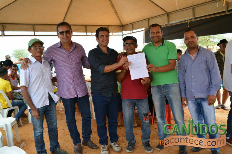 Prefeito de Canudos ouve demandas da comunidade do Raso durante ações da Prefeitura Itinerante