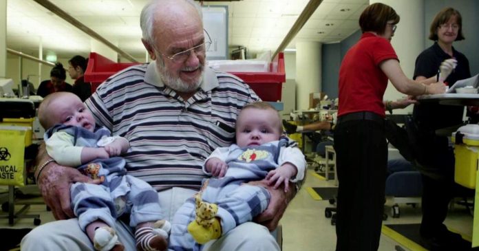 Superdoador de sangue pode ter salvo quase 2,5 milhões de bebês; saiba detalhes
