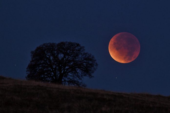 Julho terá eclipse lunar mais longo do século