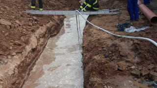 Operário morre soterrado em obra na Bahia; local estava alagado