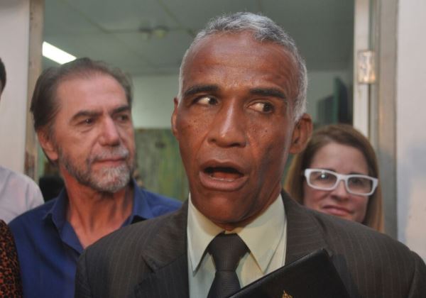 Isidório critica exposição ‘Cu é lindo’ e ataca Instituto Goethe