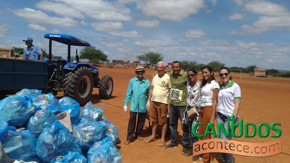 Prefeitura de Canudos realiza mutirão de limpeza no Bairro Aeroporto