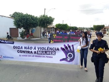 GCM de Jeremoabo apoia caminhada em defesa dos direitos da mulher e combate à violência
