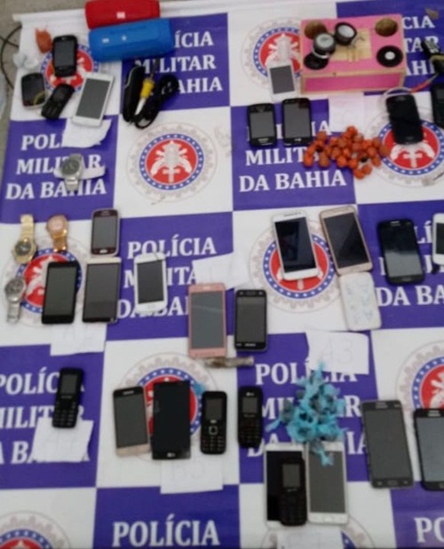 Facas, drogas e mais de 50 celulares são apreendidos em presídio de Paulo Afonso durante revista