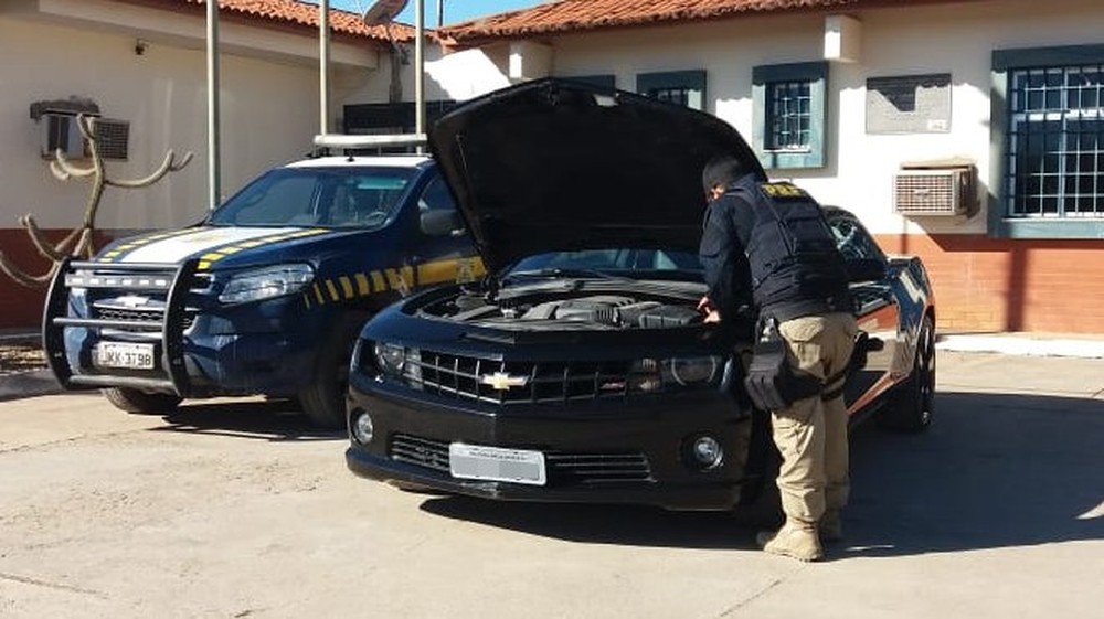 Carro de luxo é apreendido pela segunda vez com placas falsas e motorista é detido em Tucano