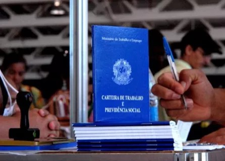 AGÊNCIAS DOS CORREIOS PODERÃO EMITIR CARTEIRA PROFISSIONAL SEM CUSTO