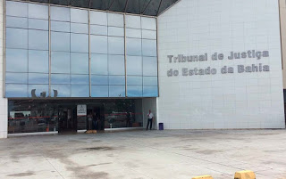  QUINTA-FEIRA, 6 DE SETEMBRO DE 2018 Tribunal Justiça da Bahia investe R$ 39 mil em kits de clareamento dental para servidores