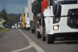  Nova tabela do frete mínimo vai incluir reajuste de 13% do diesel