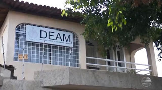  Mulher é chantageada após deixar celular com ‘nudes’ em loja de Feira de Santana; dono é preso em motel ao forçar sexo com vítima
