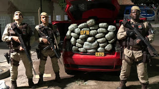  Criminosos trocam tiros com a CETO e abandonam veículo com 40 kg de maconha em Serrinha