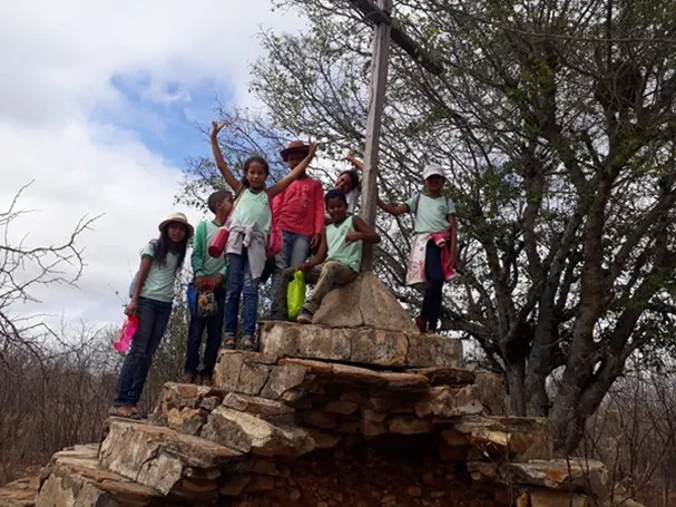 ALUNOS CONHECEM A HISTÓRIA DE FORMOSA E VISITAM RUÍNAS DO ANTIGO POVOADO