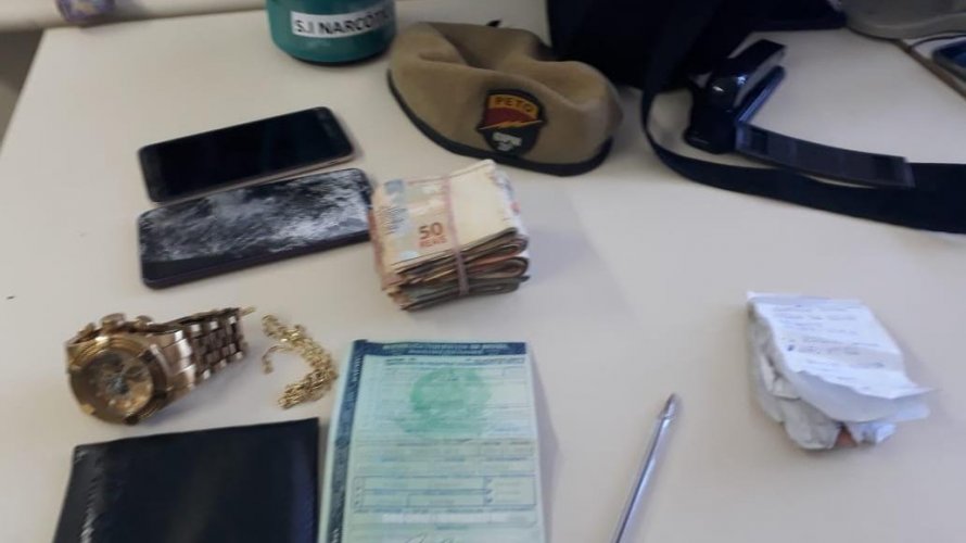 Suspeito de distribuir drogas em Brotas é preso após tentar subornar policiais com R$ 5 mil