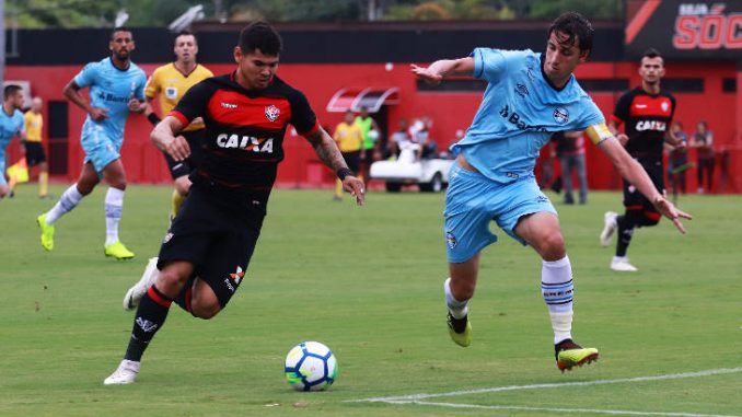 Com uma diretoria amadora e futebol decadente, Vitória é rebaixado para a 2ª divisão do Campeonato Brasileiro