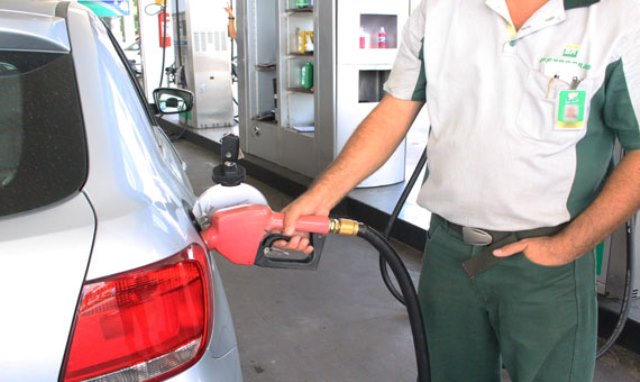 Petrobras baixa gasolina nas refinarias para R$ 1,50 enquanto que nos postos o consumidor paga R$ 4,60