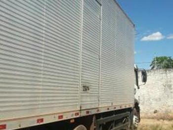 CAMINHONEIRO É SEQUESTRADO E CARGA DE MÓVEIS É ROUBADA EM JEREMOABO-BA