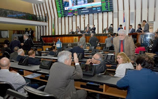 Aprovada PEC que estabelece salário do governador como teto dos servidores da Bahia