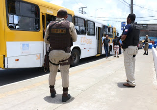 Policiais civis e militares perdem gratuidade para usar ônibus em Salvador