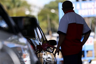 Petrobras reduz preço da gasolina em 1,38% nas refinarias