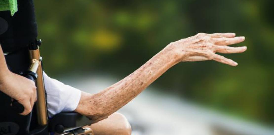 Idosa de 93 anos é presa por não pagar aluguel de asilo