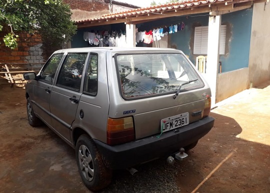 Bandidos roubam carro e fazem motorista refém em Canudos