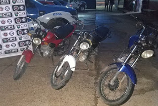 PM encontra 3 motos adulteradas, prende jovem e apreende adolescente em Monte Santo