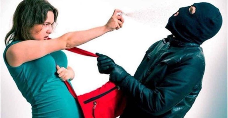 Mulheres poderão usar spray de pimenta e armas de eletrochoque