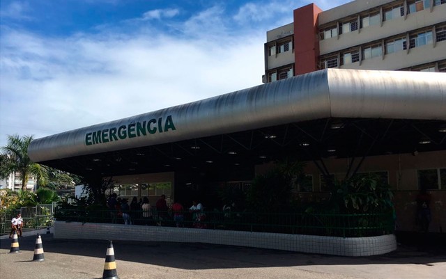 Mãe arremessa prato de vidro e corta rosto de filha após menina pedir pedaço de bolo