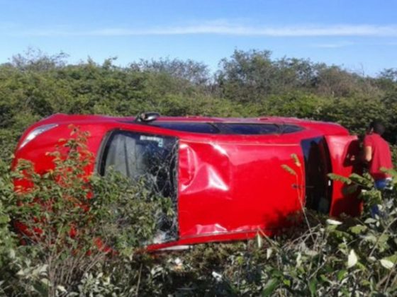Pneu estoura e carro com vereador capota no interior da Bahia