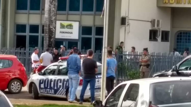 Ministério Público cumpre mandados na Prefeitura de Formosa-Go. 
