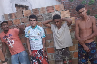 Quatro são presos e adolescente apreendido após um assalto e uma tentativa na zona rural de Tucano