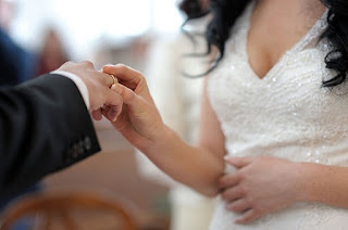 Bolsonaro sanciona lei que proíbe casamento de menores de 16 anos