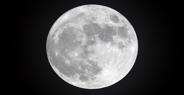 Cientistas da Nasa detectam água em movimento na superfície da Lua 