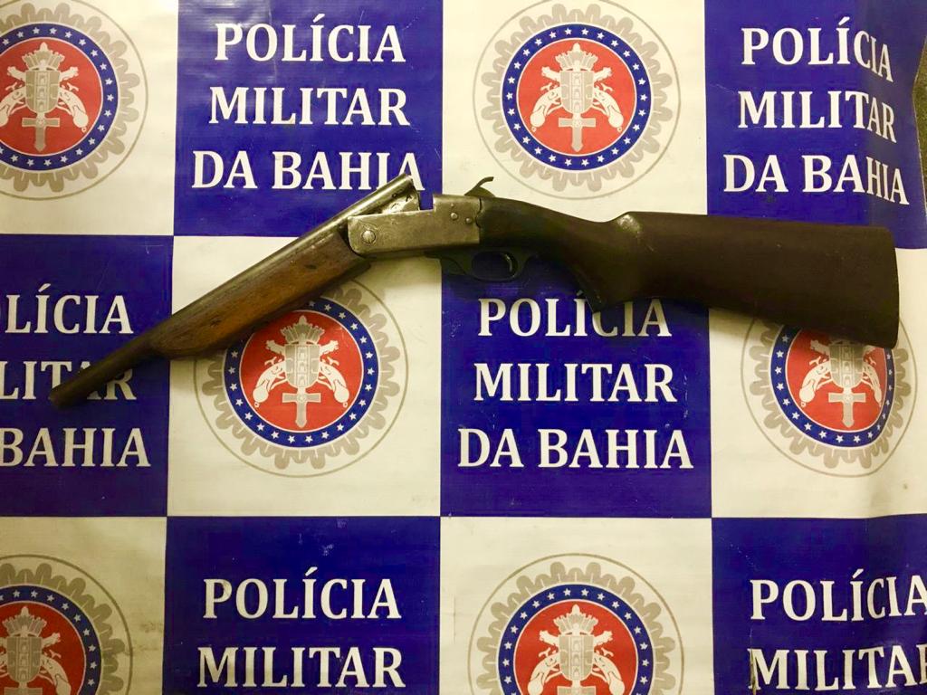 Suspeitos são presos por posse ilegal de arma e desacato após denúncia de ameaça em Paulo Afonso