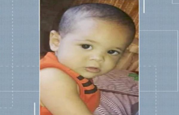 Bebê morre atropelado após pai estacionar caminhão na garagem de casa no norte da Bahia