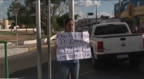 Jovem de Monte Santo consegue trabalho após ficar 5 horas com cartaz em semáforo e será convidada do programa Encontro com Fátima Bernardes
