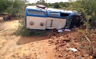 Viatura da PM capota durante perseguição na zona rural de Tucano