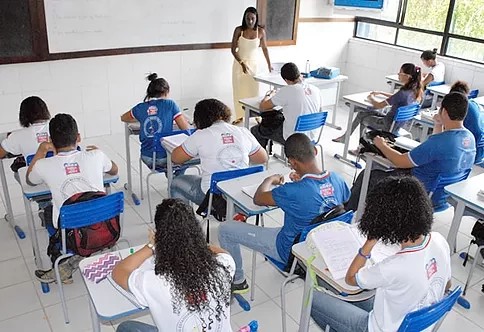 Rui anuncia convocação de mais professores e coordenadores