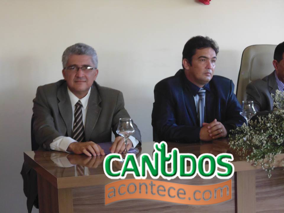 Prefeito reeleito GEO e vereadores tomam posse em Canudos