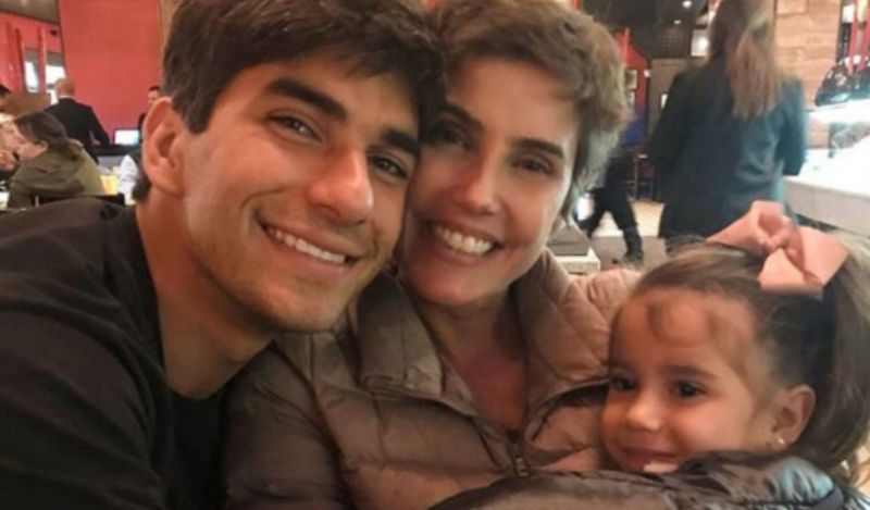 Atriz Deborah Secco e Hugo Moura ajudam a construir casa para mãe de 6 filhos em Canudos, Bahia