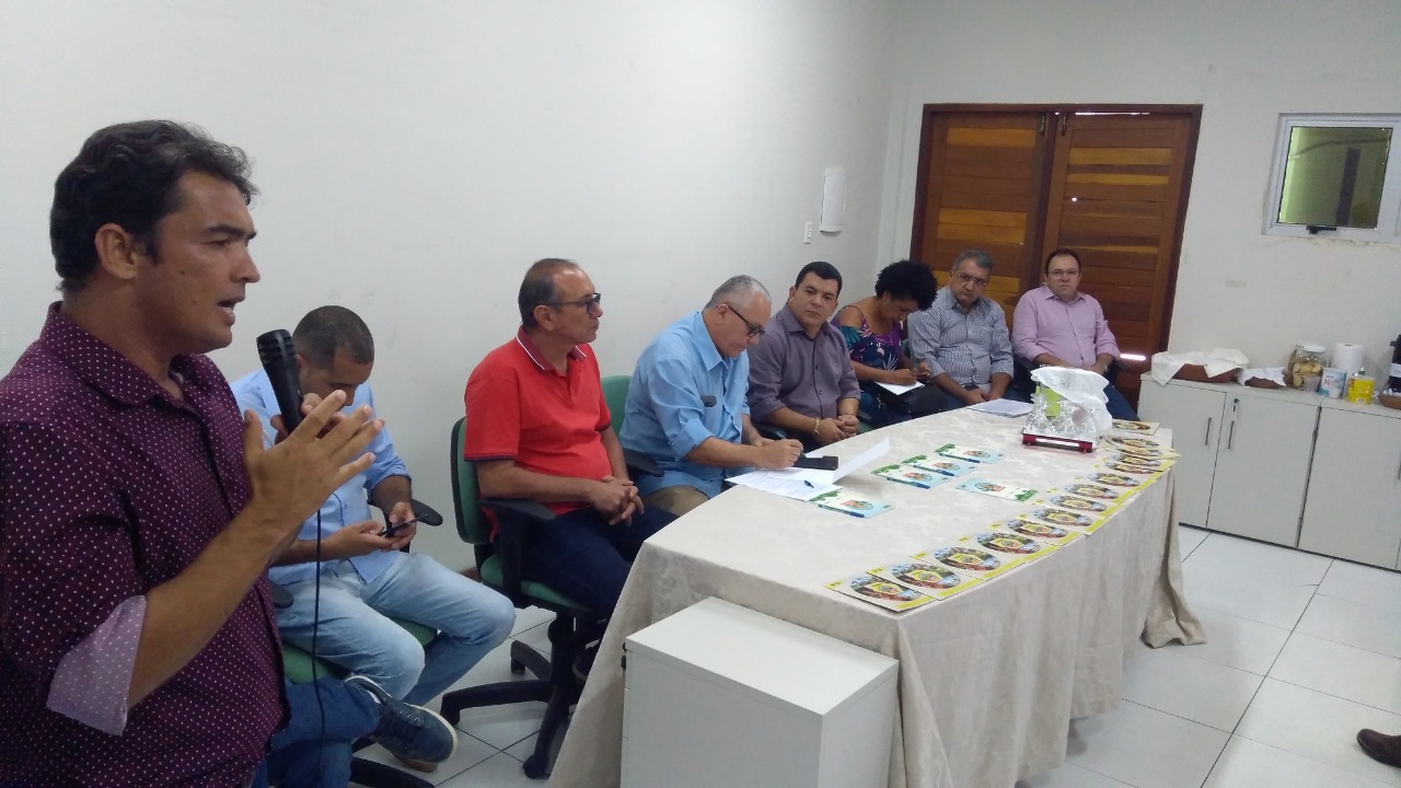 Presidente do Constesf participa de entrega de forrageiras a municípios do Território