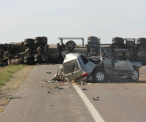 Quatro pessoas morrem em acidente na Bahia; carro ficou destruído
