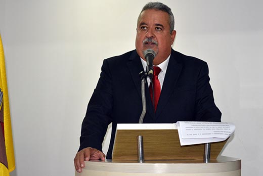 Queimadas: André Andrade toma posse como prefeito e promete olhar pelos mais carentes