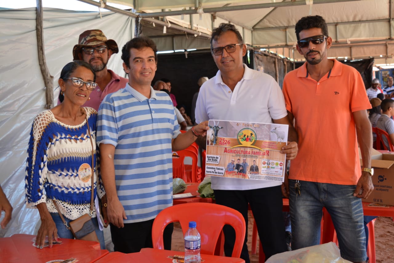 Durante Projeto Prefeitura Itinerante, Prefeito de Canudos inaugura sistema de energia elétrica na comunidade da Barriguda