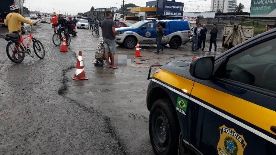 Adolescente de 16 anos morre após motocicleta atropelar cavalo em Feira de Santana