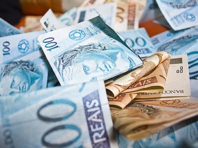 Mais de 99 mil contribuintes da Bahia recebem restituição do IR nesta segunda