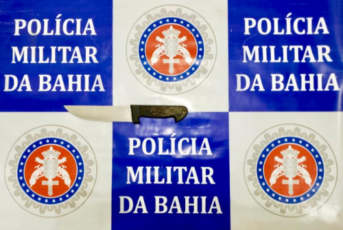 POLÍCIA MILITAR APREENDE FACA TIPO PEIXEIRA EM ABORDAGEM NA ALVORADA DE JEREMOABO BA