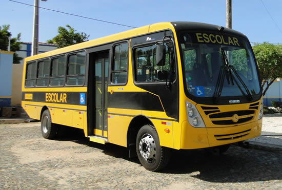 Assaltantes fazem arrastão em ônibus escolar na zona rural de Tucano-BA