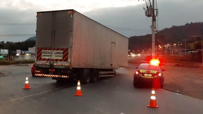 Caminhoneiro perde última carreta do bitrem e segue viagem sem perceber