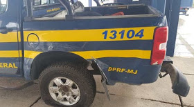 Motorista é preso embriagado na Bahia após bater caminhonete em viatura da Polícia Rodoviária Federal e fugir